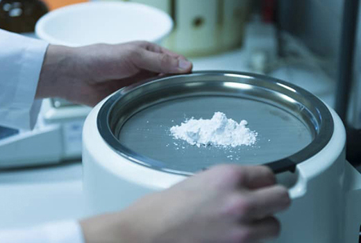 Determining the sieve residue of powders